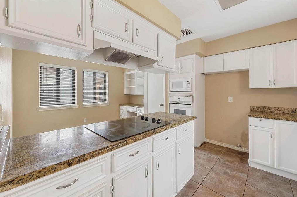 6014 Maywood Frst Dr, Houston TX  77088-2315 exterior