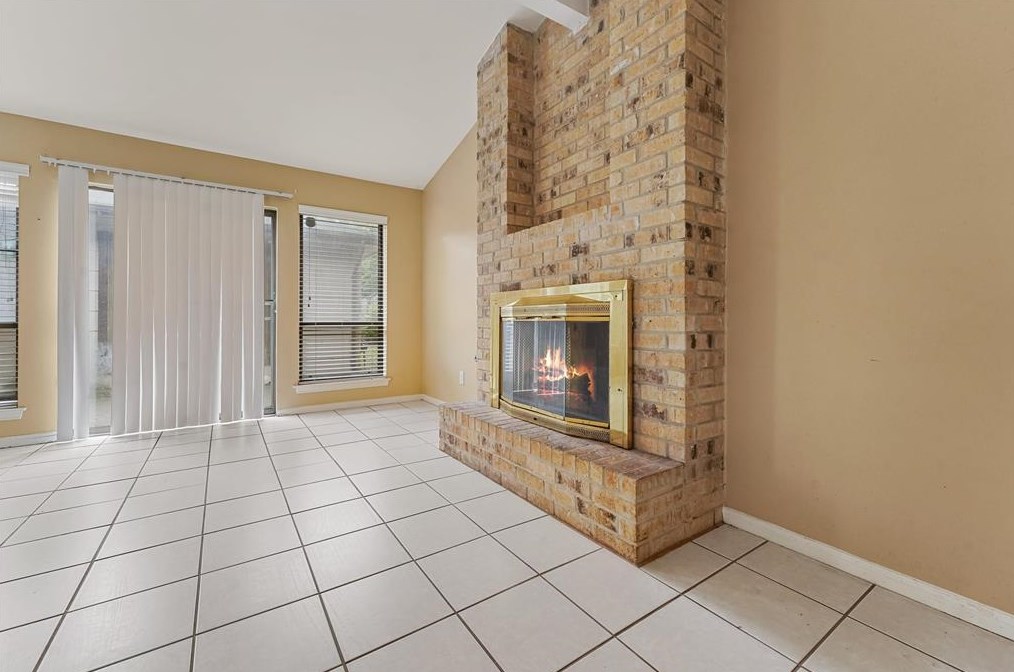 6014 Maywood Frst Dr, Houston TX  77088-2315 exterior