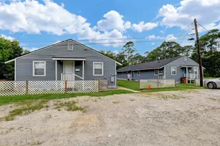 2322 Central St, Dickinson, TX 77539 - Photo 1