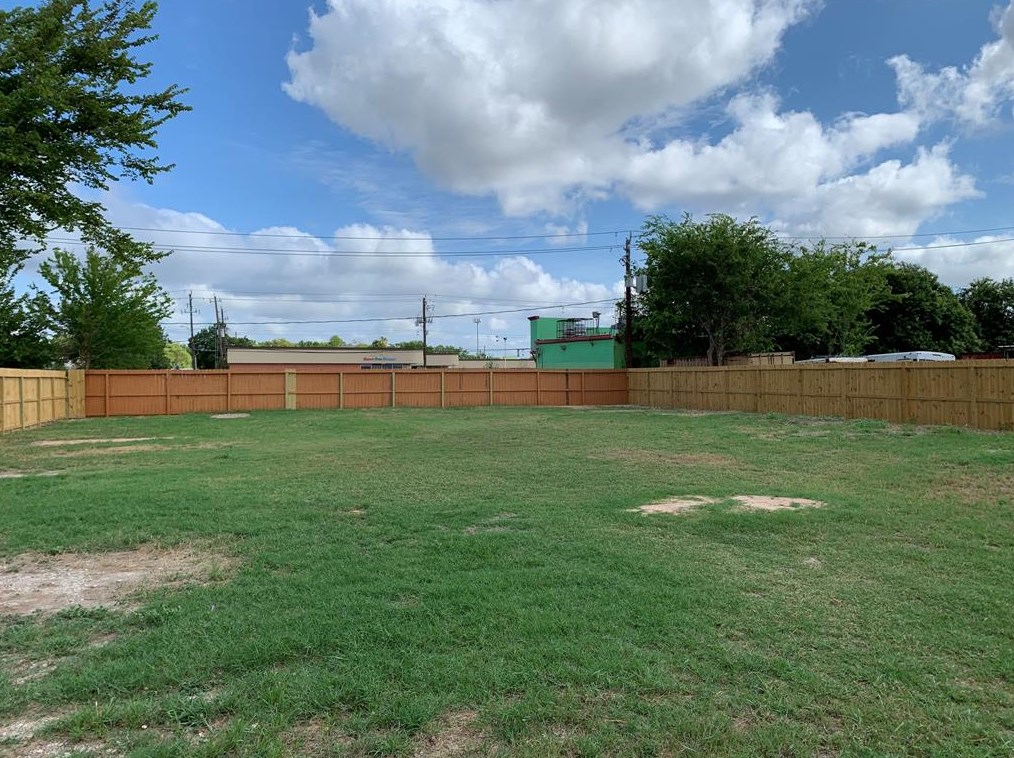 11906 Moonmist Dr, Houston TX  77072-1243 exterior