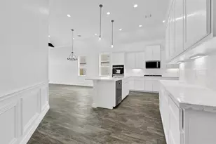 400 Little Spg Ct, Anahuac, TX 77514 - Photo 5