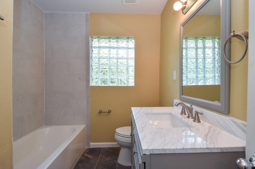 8526 Greenbush St, Houston TX  77025-3846 exterior