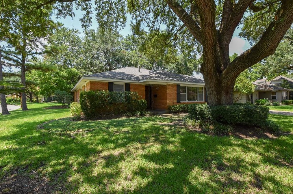 8526 Greenbush St, Houston TX  77025-3846 exterior