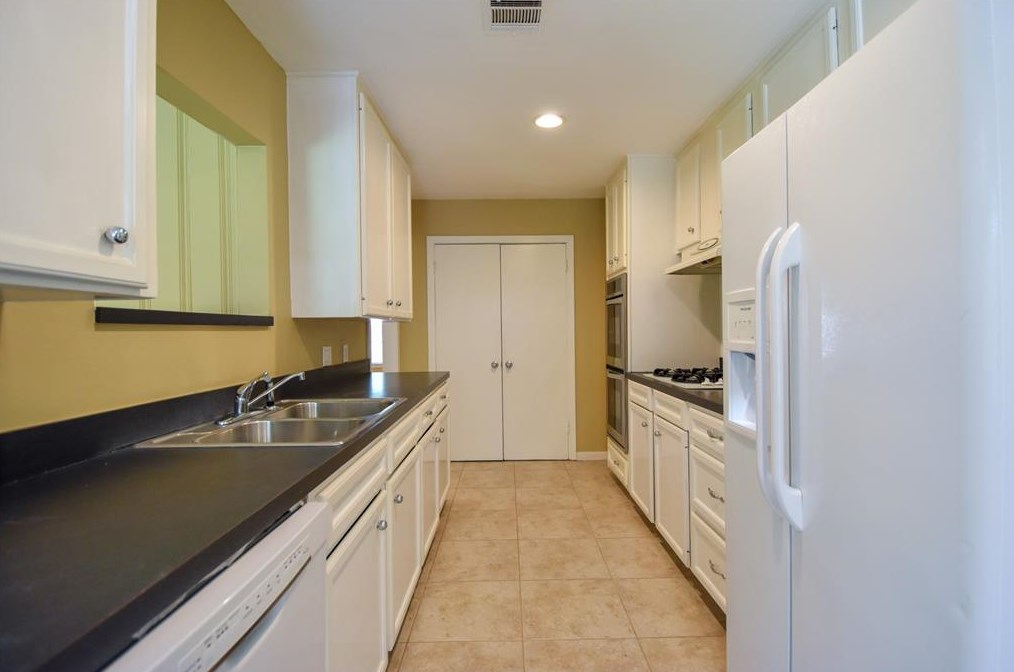 8526 Greenbush St, Houston TX  77025-3846 exterior