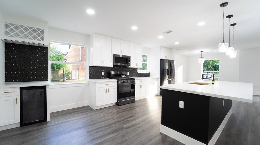 7387 Sims Dr, Houston TX  77061-2642 exterior
