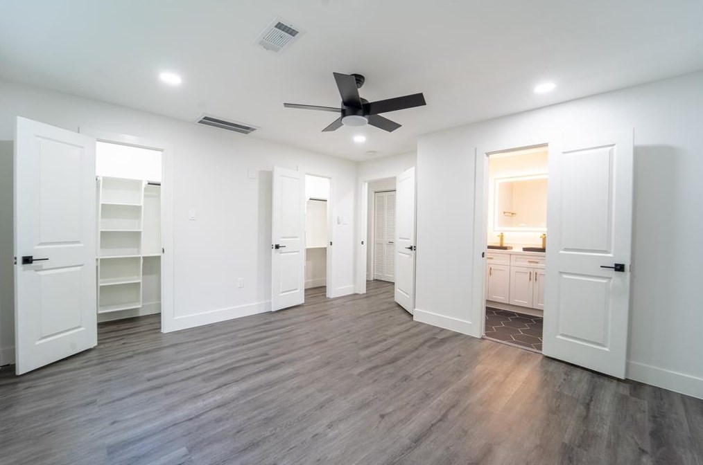 7387 Sims Dr, Houston TX  77061-2642 exterior