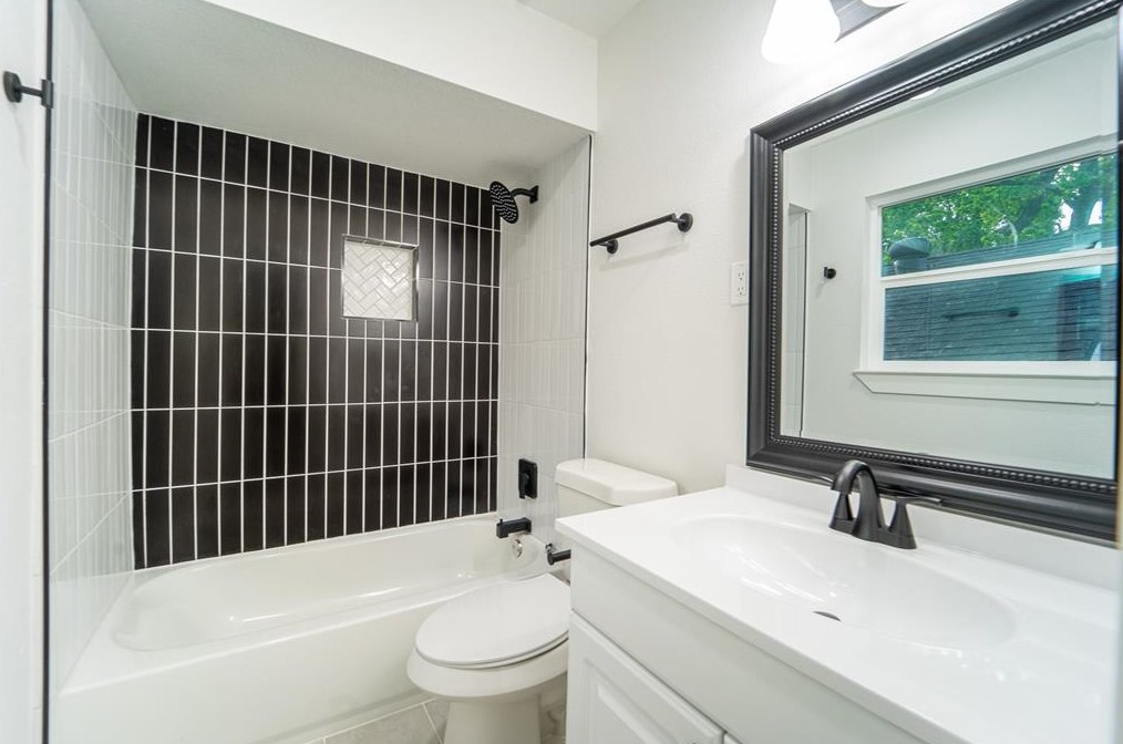 7387 Sims Dr, Houston TX  77061-2642 exterior