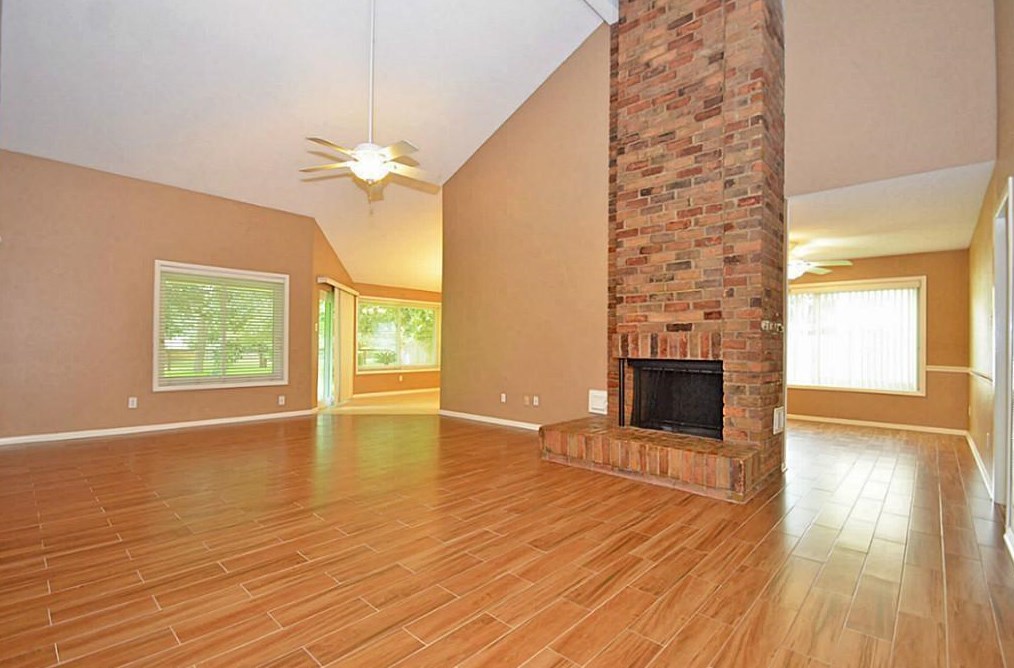 2222 Brook View Ln, Sugar Land TX  77479-2259 exterior