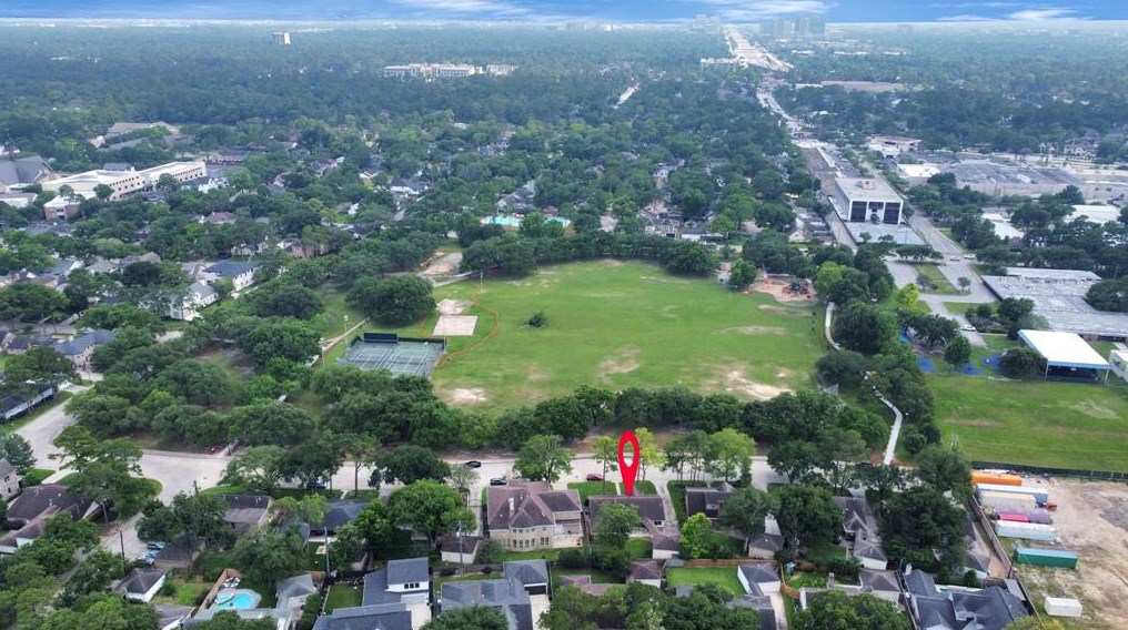 12710 Barryknoll Ln, Houston TX  77024-4005 exterior