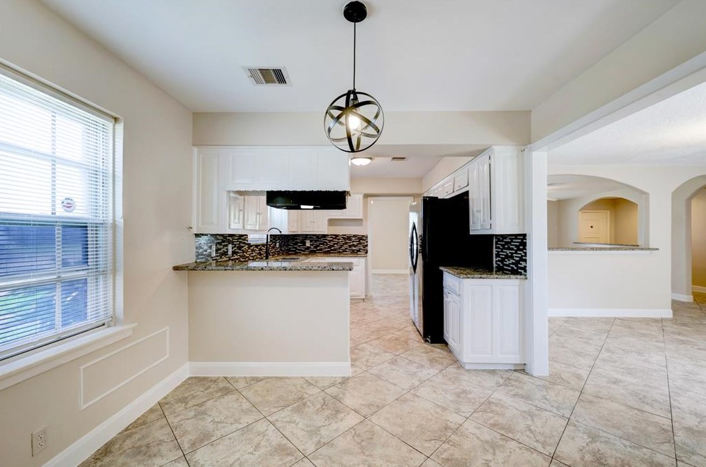 7702 Glenbrae St, Houston TX  77061-2110 exterior