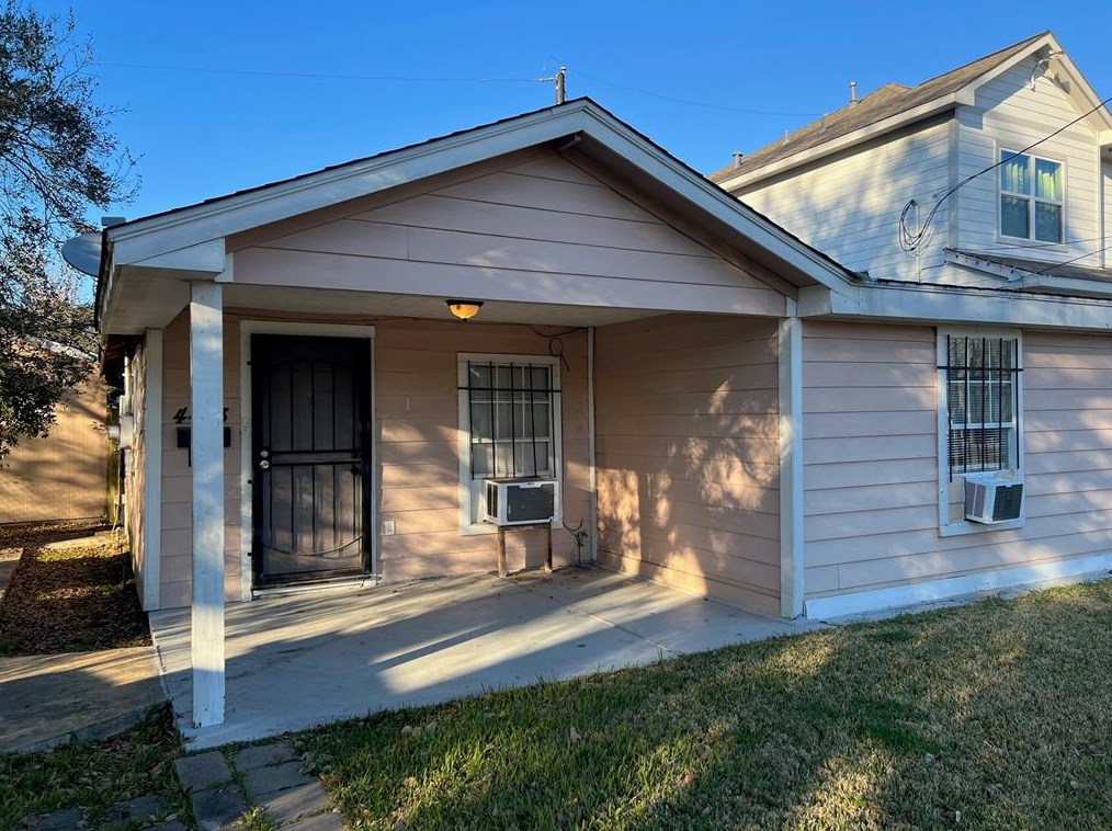 4433 Sterling St, Houston TX  77051-2639 exterior