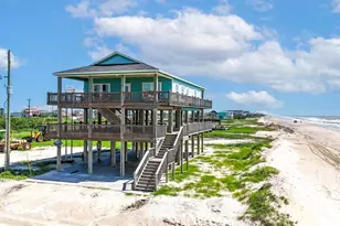 982 Kirks Dr, Gilchrist, TX 77617 - Photo 3