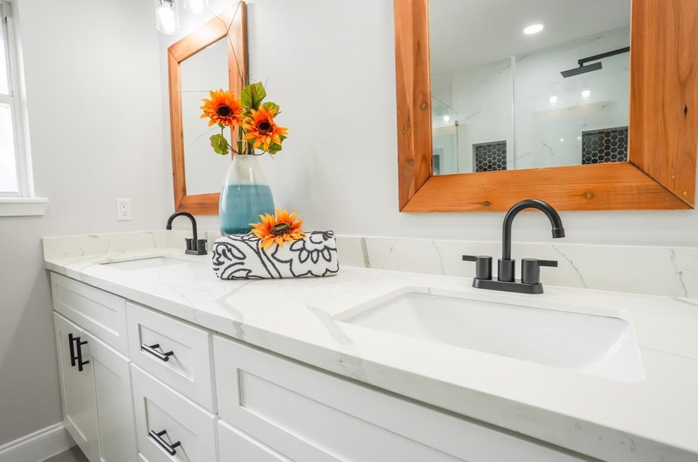 7818 Braes Mdw Dr, Houston TX  77071-1301 exterior