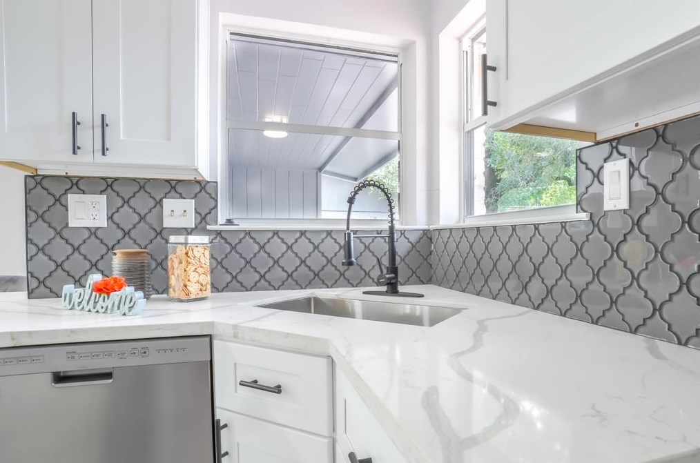 7818 Braes Mdw Dr, Houston TX  77071-1301 exterior