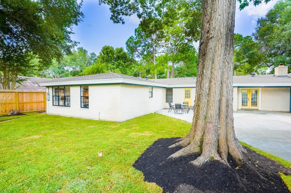 7818 Braes Mdw Dr, Houston TX  77071-1301 exterior
