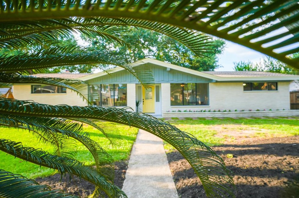 7818 Braes Mdw Dr, Houston TX  77071-1301 exterior