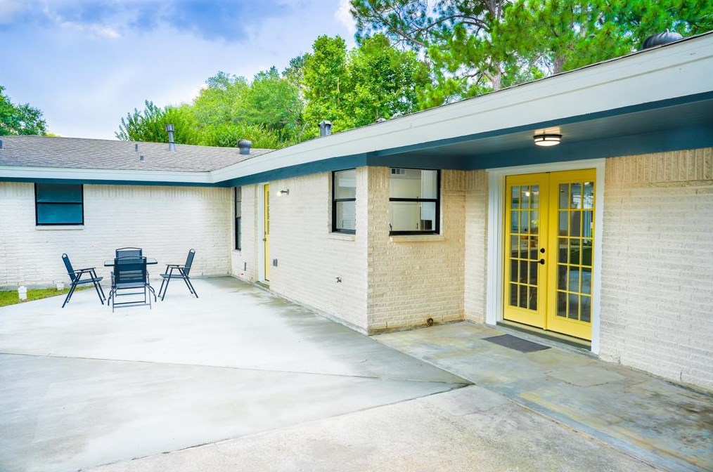 7818 Braes Mdw Dr, Houston TX  77071-1301 exterior