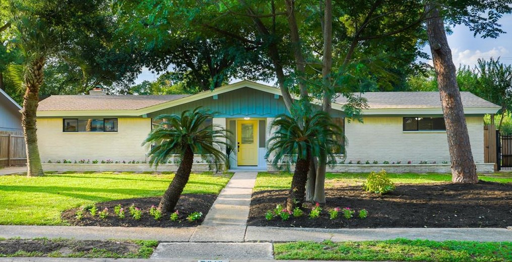 7818 Braes Mdw Dr, Houston TX  77071-1301 exterior