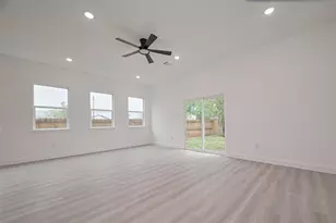 4516 Galesburg St, Houston, TX 77051 - Photo 9