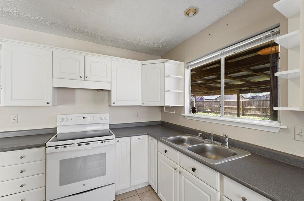 7219 Sunlight Ln, Houston TX  77095-1411 exterior