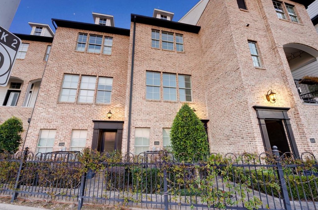 606 Delano St, Houston TX  77003 exterior