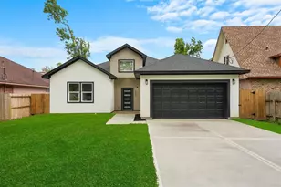 8233 Sterlingshire St, Houston, TX 77078 - Photo 1