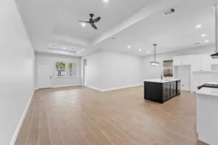 8233 Sterlingshire St, Houston, TX 77078 - Photo 5