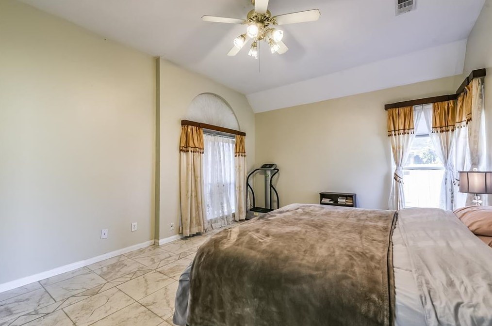 16647 Broadoak Grv Ln, Sugar Land TX  77498-7171 exterior