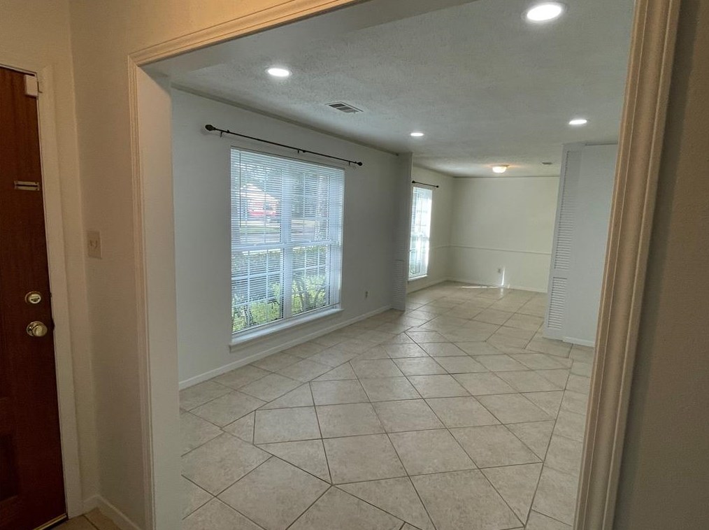 8302 Mobud Dr, Houston TX  77036-5624 exterior