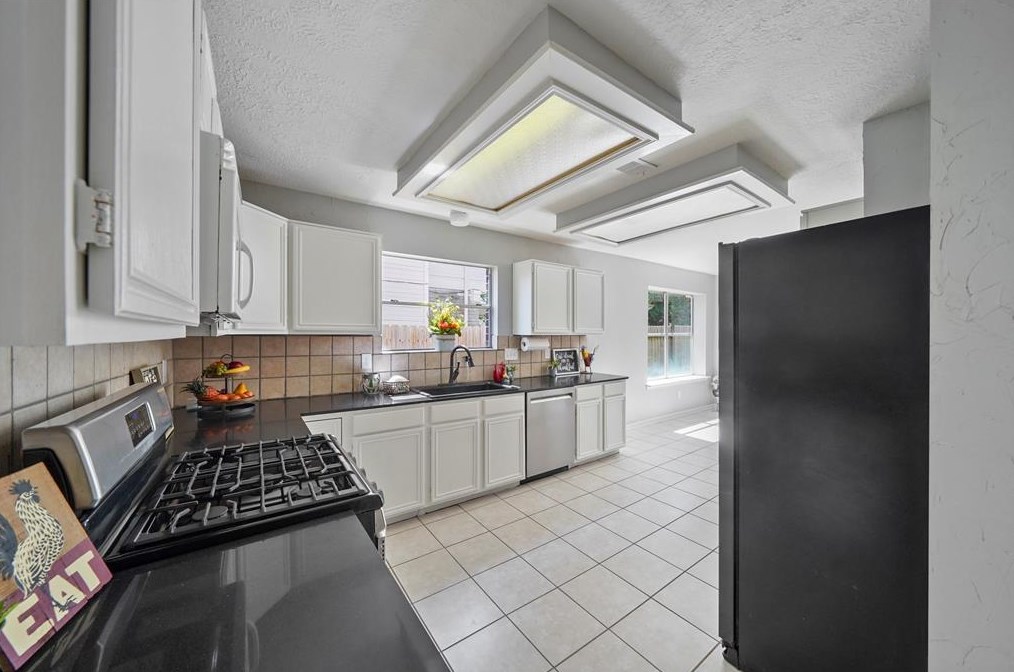 10127 Red Wolf Ln, Houston TX 77064-5457 exterior