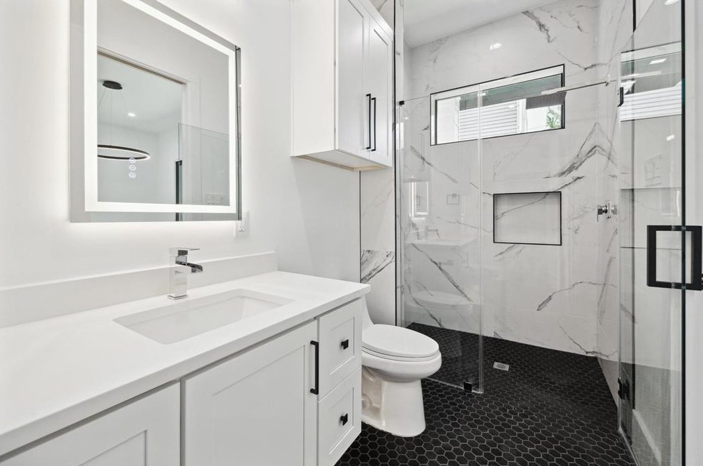 207 10 1/2, Houston TX 77008-7198 exterior