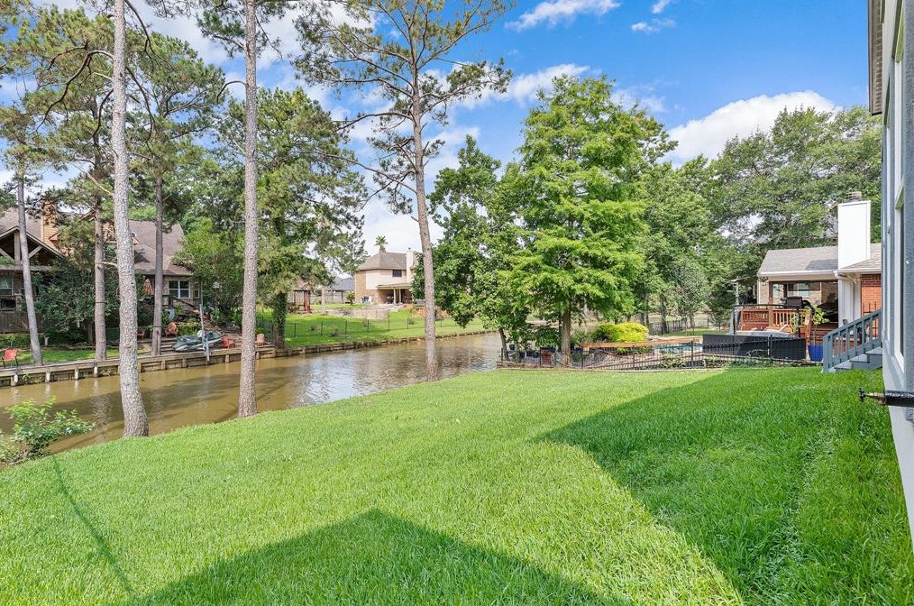 8610 Cross Country Dr, Humble TX 77346-6115 exterior