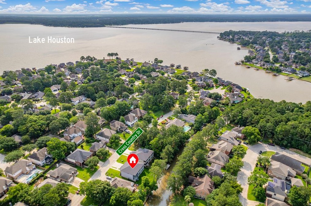 8610 Cross Country Dr, Humble TX 77346-6115 exterior