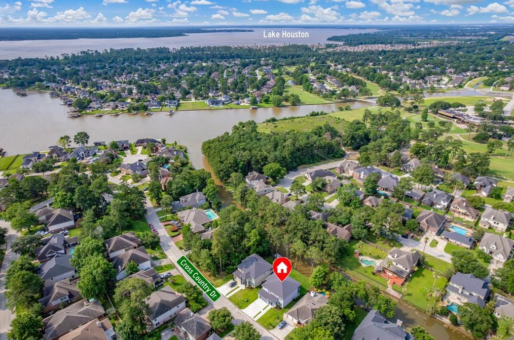 8610 Cross Country Dr, Humble TX 77346-6115 exterior