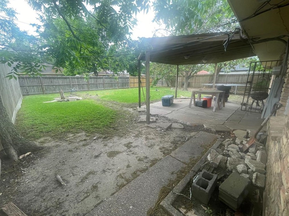 5704 Airport Blvd, Houston TX  77035-5245 exterior