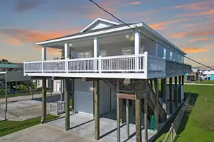 942 Meynig Dr, Crystal Beach, TX 77650 - Photo 1