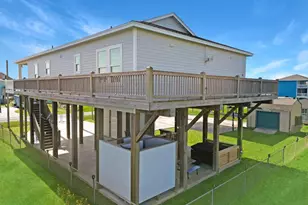 942 Meynig Dr, Crystal Beach, TX 77650 - Photo 9