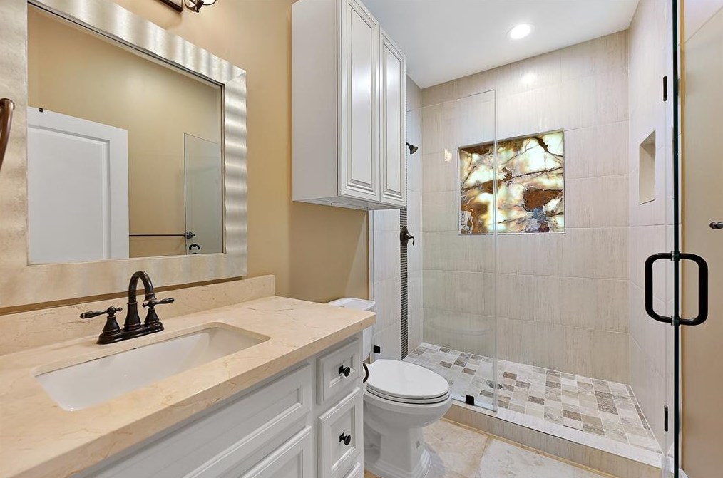 218 33 St, Houston TX  77022-5102 exterior