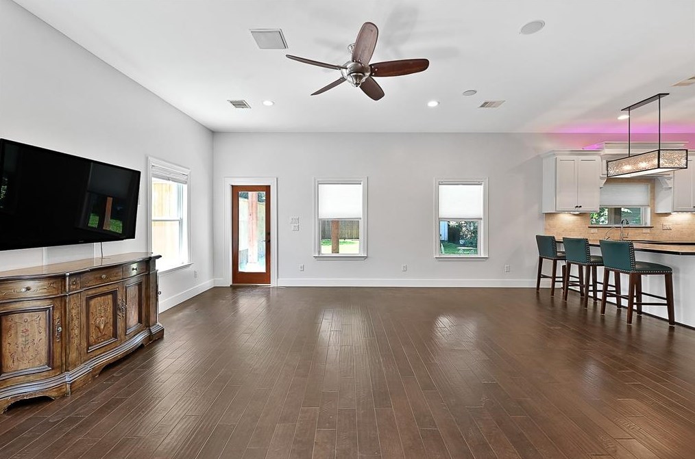 218 33 St, Houston TX  77022-5102 exterior