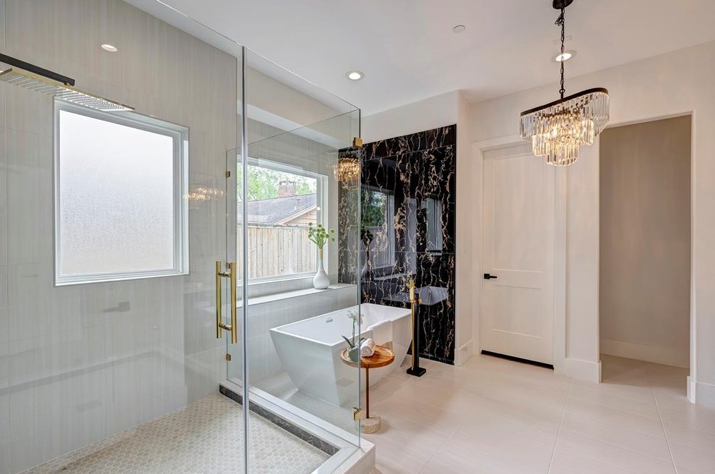 8814 Cedarbrake Dr, Houston TX  77055-6623 exterior