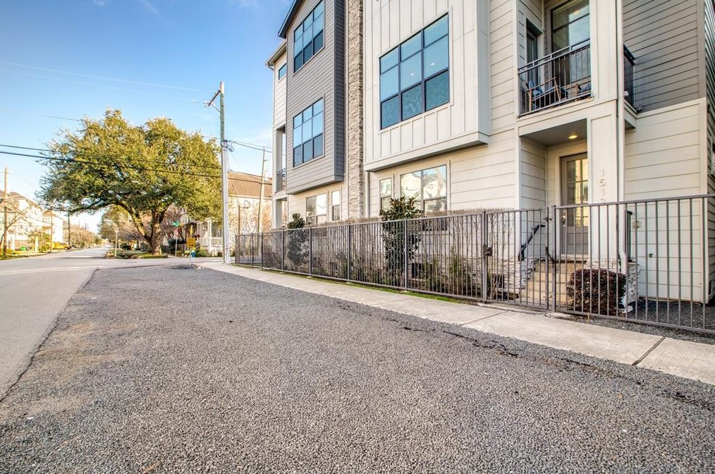 1512 Beall St, Houston TX  77008-3444 exterior