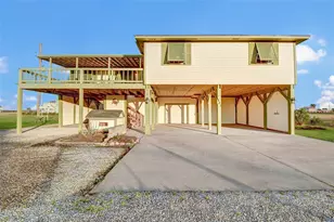 221 Flamingo Dr, Anahuac, TX 77514 - Photo 5