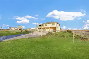 221 Flamingo Dr, Anahuac, TX 77514 - Photo 1