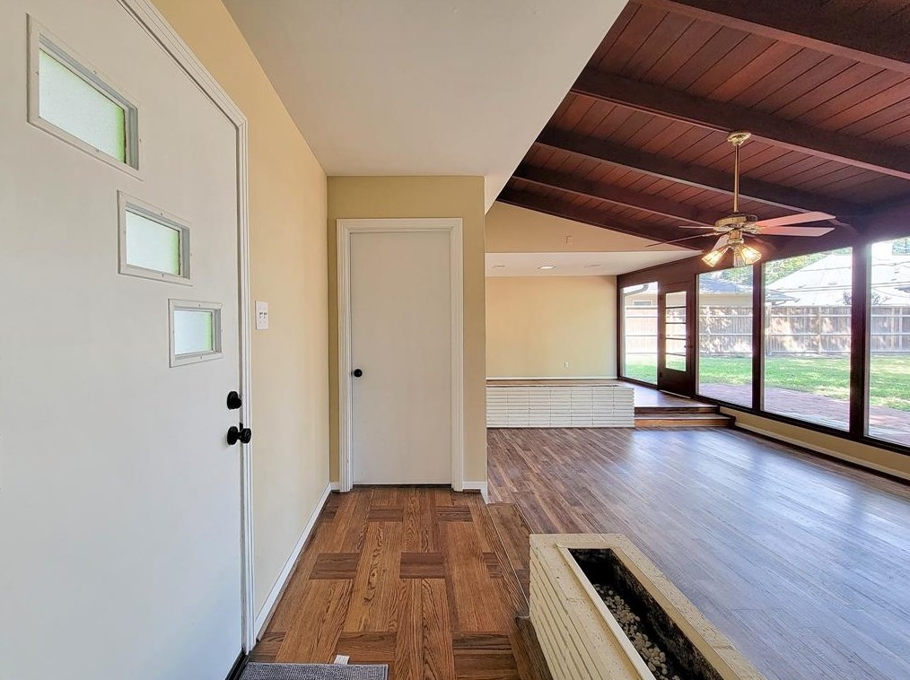 1318 Centennial Dr, Houston TX  77055-4114 exterior