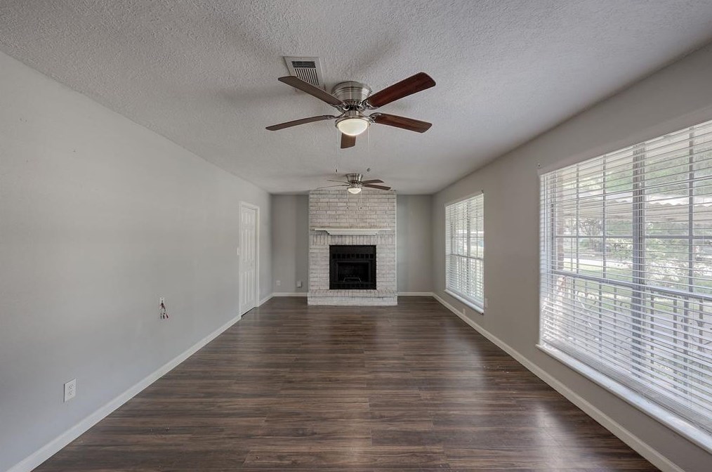 9243 Colendale Dr, Houston TX  77037-2221 exterior