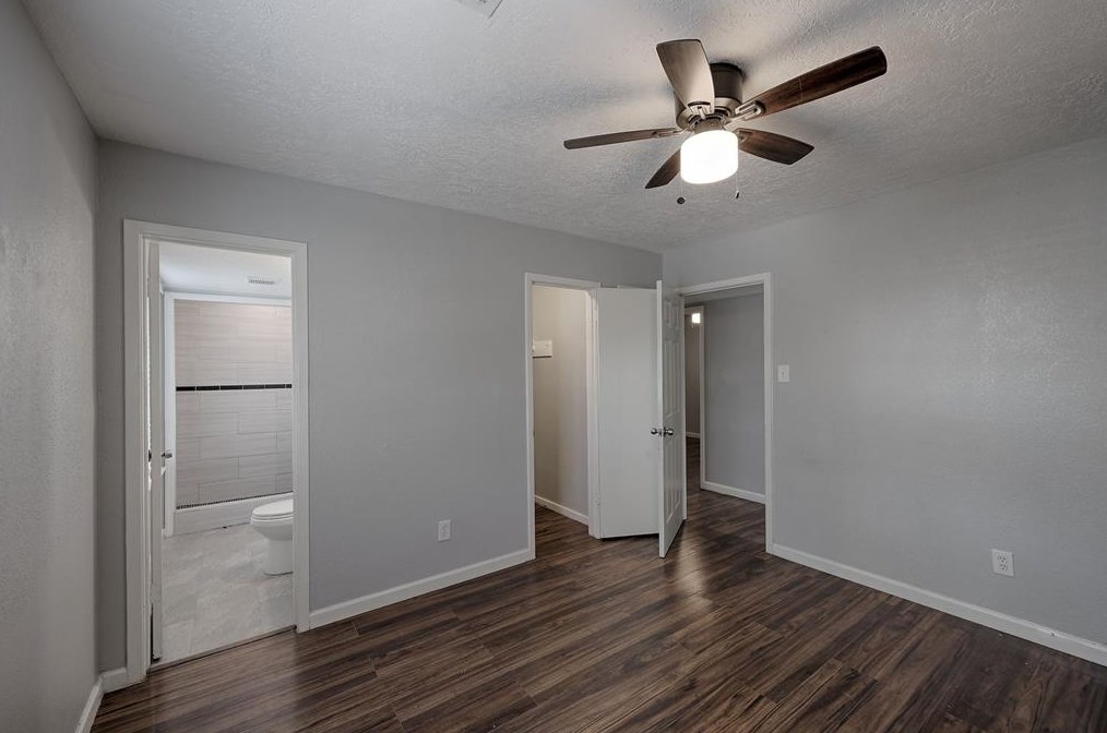 9243 Colendale Dr, Houston TX  77037-2221 exterior
