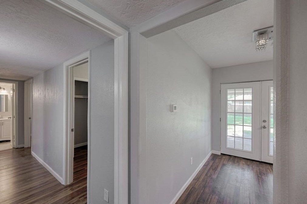 9243 Colendale Dr, Houston TX  77037-2221 exterior