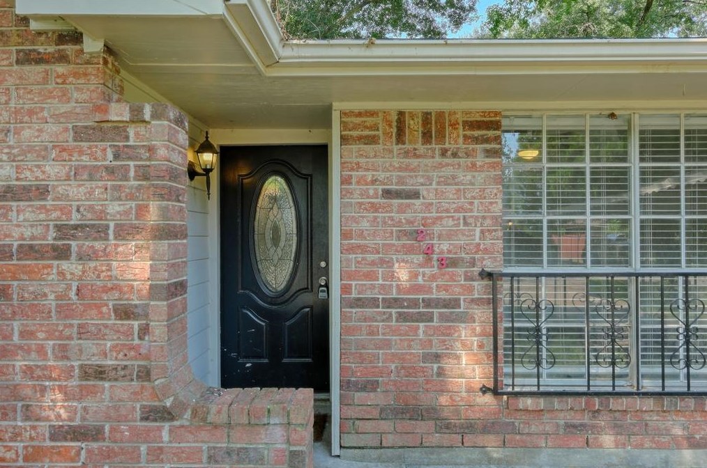 9243 Colendale Dr, Houston TX  77037-2221 exterior