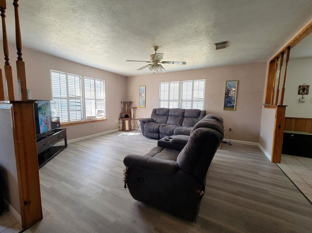 1449 Mesquite St, Houston TX  77093-1038 exterior