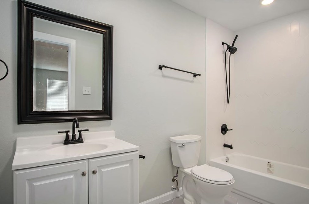 306 Neyland, Houston TX  77022-4010 exterior